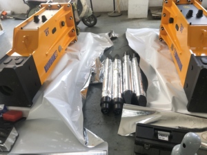 Martillo Hidráulico Silencioso Tipo Caja SB81 Soosan con Cinceles de 140 mm para Excavadoras de 18-26 Toneladas para Demolición y Construcción - Product Image 4