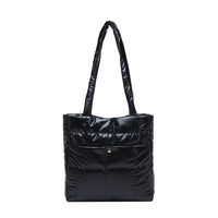 Sac fourre-tout matelassé en nylon tendance avec fermeture éclair, grande capacité, design doux et matelassé, sac de voyage portable, sac bandoulière