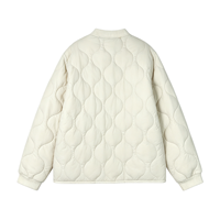 Veste matelassée légère unisexe en gros, style 'Onion', avec boutons, poignets côtelés et poches plaquées, vêtement d'extérieur chaud et décontracté pour l'hiver