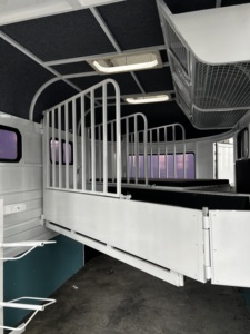 2HAL 2 Paarden Aanhangwagen Hoeklaad Paardenwagen met Opbergkast - Product Image 2