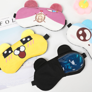 Masque de sommeil en peluche super doux à motif personnalisé, dessin animé mignon, avec bande élastique réglable et compresse froide - Product Image 3