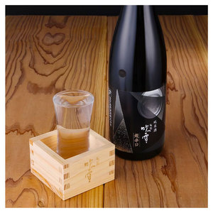 Vino de Arroz de Primera Clase, Calidad Excepcional, Koshiji Fubuki, Superseco, Junmai, 720 ml, 16% ABV, Niigata, Bebidas Alcohólicas Embotelladas - Product Image 1