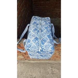 Bolsa de Viaje de Algodón Acolchada Hecha a Mano, Elegante, Ligera, Duradera, con Estampado Tradicional, Perfecta para Vacaciones - Product Image 6