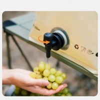 Accessoires de camping : Sac à eau imperméable en PE de qualité alimentaire sans BPA de 8 litres, réutilisable et pliable, servant également de sac à boisson.