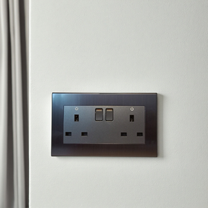 MGA alta standard di qualità alta SafetyTwin UK presa commutata con indicatore adatto sia per ambienti domestici che industriali - Product Image 2