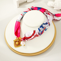 Écharpe et collier à chaîne personnalisés avec pendentif multi-éléments et tissage de corde coloré, bijoux tendance pour femmes