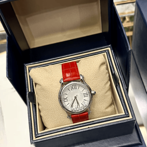 Montres analogiques rondes modernes avec détails en cristal dynamiques, cadran à chiffres romains et bracelet en cuir poli Chopards - Product Image 1