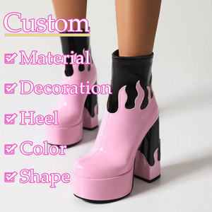 Stivali alla Caviglia con Plateau in Pelle Verniciata con Stampa Fiamma Gotica, Tacco Alto a Blocco, Stile Punk di Lusso Personalizzati per Donna - Product Image 2