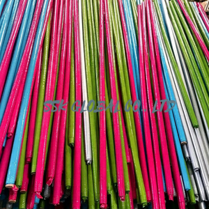 Manche de balai en bois d'eucalyptus du Vietnam de 120 cm, durable, avec revêtement en PVC souple Tampico, couleur personnalisable, pour usage en toilettes et mobilier - Product Image 6