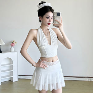 Conjunto Sexy de Top Halter con Espalda Descubierta y Cuello en V de Encaje Europeo y Minifalda de Cintura Baja para Mujer - Product Image 5