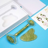 Vente en gros de rouleaux de jade naturel pour le visage et de sets de massage Gua Sha pour la beauté du visage