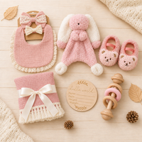 KAIYUE Nouveau Coffret Cadeau Bébé Personnalisé avec Disque Nom Personnalisé, Couverture en Mousseline, Hochet et Chaussons