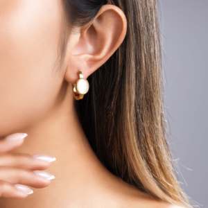 Orecchini Pendenti Minimalisti ed Eleganti per Donne, Gemma Taglio Ovale, Placcati in <span class=keywords><strong>Oro</strong></span> 18K, Acciaio Inossidabile con Incastonatura a Castone, Alta Qualità e Design alla Moda - Product Image 1