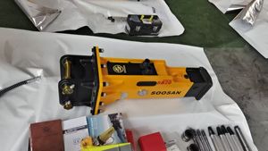 Martillo Hidráulico SOOSAN SB20 Tipo Caja con Cincel de 45 mm para Miniexcavadoras de 1.2-3 Toneladas y Minicargadoras para Trabajos de Demolición - Product Image 3
