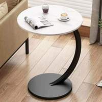 Table basse sur mesure pour salon avec cadre en marbre doré résistant aux rayures
