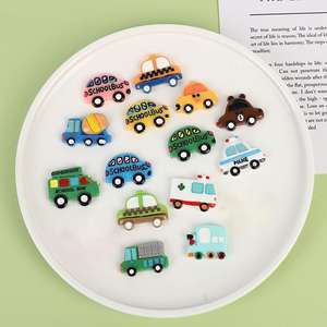 Venta al por mayor accesorios de resina con parte trasera plana varios coches <span class=keywords><strong>ambulancia</strong></span> autobús escolar Taxi camiones de construcción artesanías para niños Decoración - Product Image 1