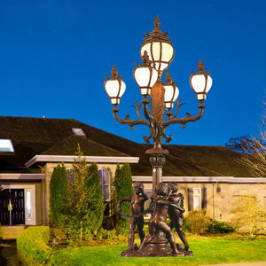 Bellissimo Lampione Vittoriano a 3 Luci in Alluminio Pressofuso, Lampada Vintage da Giardino - Product Image 5