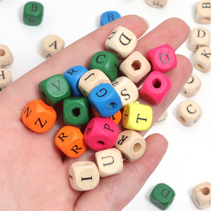 Venta al por mayor cuentas cuadradas <span class=keywords><strong>de</strong></span> <span class=keywords><strong>madera</strong></span> <span class=keywords><strong>de</strong></span> colores mezclados <span class=keywords><strong>letras</strong></span> cuentas <span class=keywords><strong>sueltas</strong></span> para accesorios <span class=keywords><strong>de</strong></span> joyería DIY - Product Image 6