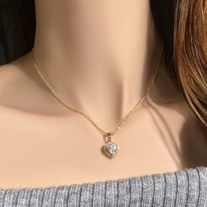 Ensemble de bijoux romantiques en laiton plaqué rhodium et zircon en forme de cœur pour homme et femme, idéal pour les fiançailles, les mariages et les cadeaux de fête - Product Image 3