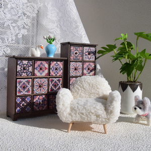 طقم غرفة معيشة مصغر رائع - أرائك زغبية ومصباح مزهر ووسائد لطيفة - Product Image 5