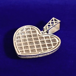Colgante de corazón totalmente helado para hombres y mujeres, collar de corazón de diamante de moissanita de plata 925, colgante de corazón de moissanita personalizado - Product Image 3