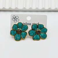 Boucles d'oreilles clous en acier inoxydable motif fleur à six pétales, style émail floral, pour femme, haut de gamme, tendance, polyvalentes, exquises, pour soirée, style international