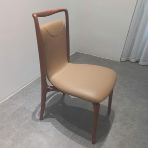 Chaise de salle à manger scandinave design en bois massif, coussin rembourré en cuir pleine fleur, mobilier haut de gamme pour la maison et les restaurants PISANO - Product Image 5