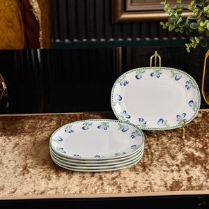 Juego de Vajilla de Cerámica de Estilo Lujoso - Diseño de Bayas Azules - Juego de Tazón, Plato, Bandeja, Cafetera - Regalo Ideal para Mudanza - Product Image 2