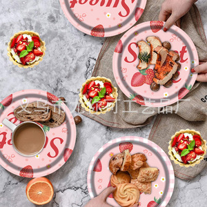 Ensemble de vaisselle jetable sur le thème de la fraise, assiettes, gobelets, serviettes, fourchettes, cuillères, pailles, décoration d'anniversaire, fournitures pour fête d'enfants - Product Image 4