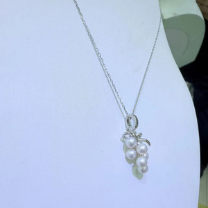 Collier avec pendentif et breloque en perle d'eau douce Aurora sans défaut de 5-6 mm de Zhuji M, avec un sens du design de niche - Product Image 1