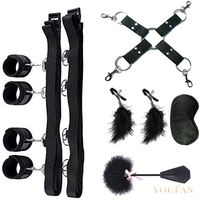 Kit de Contrainte BDSM 7 Pièces Sous Matelas avec Plumeau, Masque pour les Yeux, Pinces à Tétons, Menottes Poignets et Chevilles pour Couples