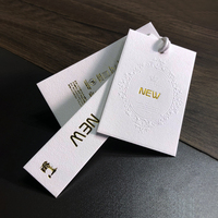 Luxus benutzer definierte Logo recyceln Kleidung Kleidungs stück T-Shirt Hose geprägt Effekt Schaukel Papier hängen Tag Hangtag Etikett Aufkleber für Kleidung