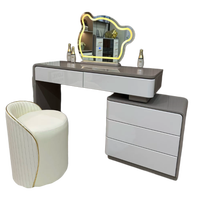 Ensemble de meubles de chambre à coucher modernes haut de gamme avec miroir éclairé, coiffeuse en bois et commode de rangement