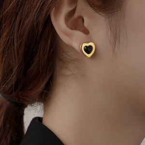 ODM Vintage Black <span class=keywords><strong>Love</strong></span> 18k Gold Plate collana in acciaio al titanio orecchini a forma di cuore Set di gioielli - Product Image 3