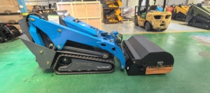 Новый дизайн, большой гидравлический стоячий передний мини-погрузчик с бортовым поворотом и насадками для экскаватора сиденья - Product Image 6