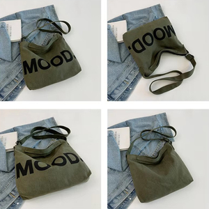 กระเป๋าผ้าแคนวาสสะพายข้างลายตัวอักษรวินเทจขนาดใหญ่ พร้อมโลโก้แบรนด์พิมพ์ลาย - Product Image 3