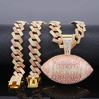 Nouveau Pendentif en Alliage de Zinc avec Cristal Coloré Motif Rugby, Design Tendance, Chaînes Plaqué Or, Accessoires de Fête Hip-Hop, Vente en Gros Transfrontalière