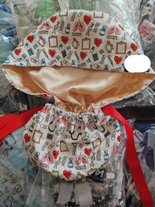 Cappelli Chirurgici con Coda di Cavallo, Fodera <span class=keywords><strong>in</strong></span> Raso, Logo Personalizzato, Chiusura a Laccetti, Cappelli da <span class=keywords><strong>Lavoro</strong></span> per Infermieri, Cappello da Infermiera con Bottoni per Uso Ospedaliero - Product Image 4