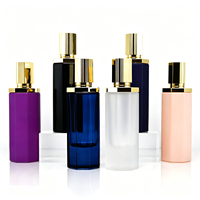 Flacon de parfum vide élégant octogonal à facettes de 100 ml avec pulvérisateur à pompe, en verre épais, bouchon doré gaufré, boîte personnalisable multicolore avec logo