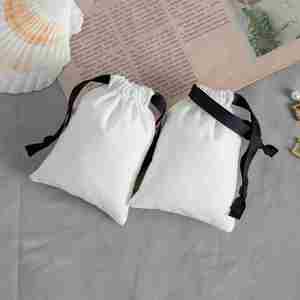 Pochette à bijoux personnalisée 7*9cm en coton avec cordon de serrage, sac d'emballage textile uni pour flacons de parfum, avec personnalisation naturelle - Product Image 2