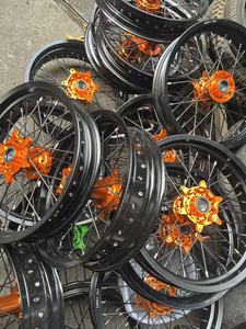 Roues Supermoto en aluminium CNC de 17 pouces, jantes bicolores bleues pour Yamaha YZ <span class=keywords><strong>YZF</strong></span> YZX 125 <span class=keywords><strong>250</strong></span> 450, kit de conversion pour moto tout-terrain - Product Image 4