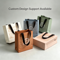 Sac cadeau en papier kraft écologique personnalisé, ruban en coton, impression de logo OEM pour l'emballage de cosmétiques, de parfums et de bijoux, vente en gros