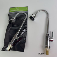 Robinet d'évier de cuisine en alliage de zinc, contemporain, flexible, rotatif, à poignée unique, eau froide, finition chromée, vente en gros