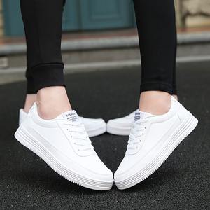Vente en gros de chaussures de skate décontractées unisexes en caoutchouc noir et blanc personnalisées pour hommes et femmes à prix abordable - Product Image 2