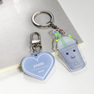 Personnalisation de porte-clés en acrylique holographique transparent avec amulette en plastique imprimée sur mesure CCH - Product Image 3