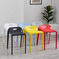 Tabouret empilable sans dossier en plastique coloré, chaise moderne pour café, restaurant, salle d'attente, siège portable pour cuisine, bar, événements