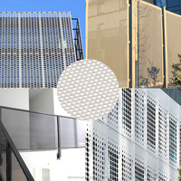 Plaque de plafond en maille d'aluminium perforée pour façades de bâtiments et barrières acoustiques avec services de découpe, pliage et poinçonnage