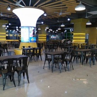 Ensemble table et chaises de salle à manger industrielles modernes en fer et métal, idéal pour café, restaurant, extérieur, salon, usage commercial - Fabrication Foshan