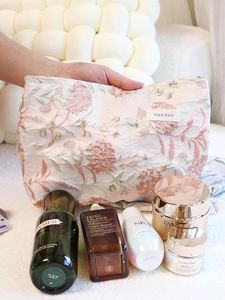 Large Capacity Portable Makeup New Fresh Canvas Case <b>With</b> <b>Zipper</b> Closure Handheld Travel Skincare <b>Storage</b> <b>Bag</b> - Product Image 2