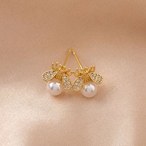 Pendientes de abeja con perlas y diseño dorado para mujer, joyería de moda. - Product Image 3
